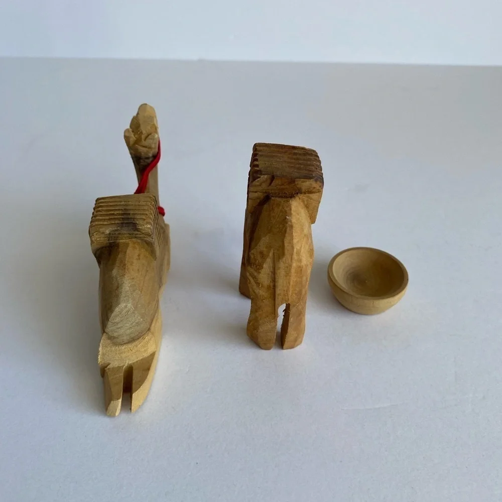 Set Of 2 Wooden Carved Camels With Drinking Bowl Small‎ Miniatures Nativity
